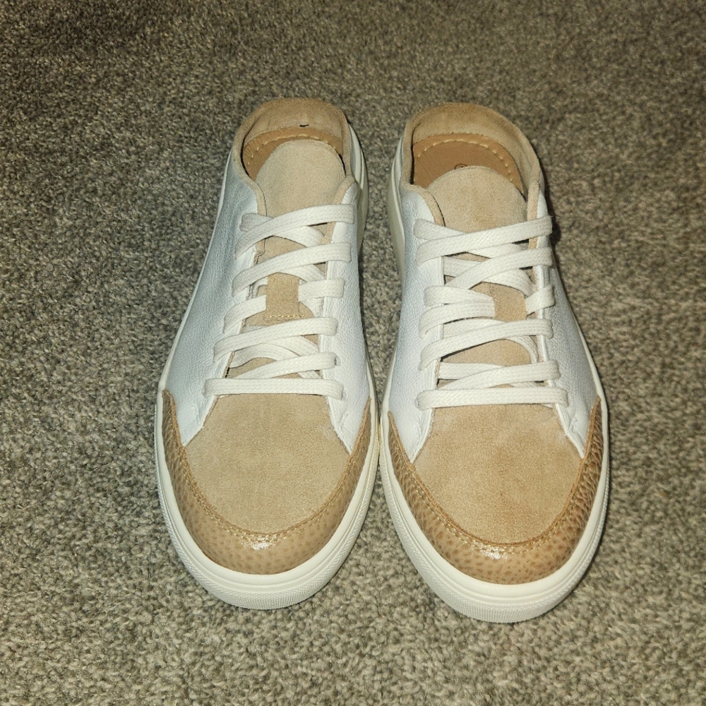 Kaanas White and Tan Sneakers